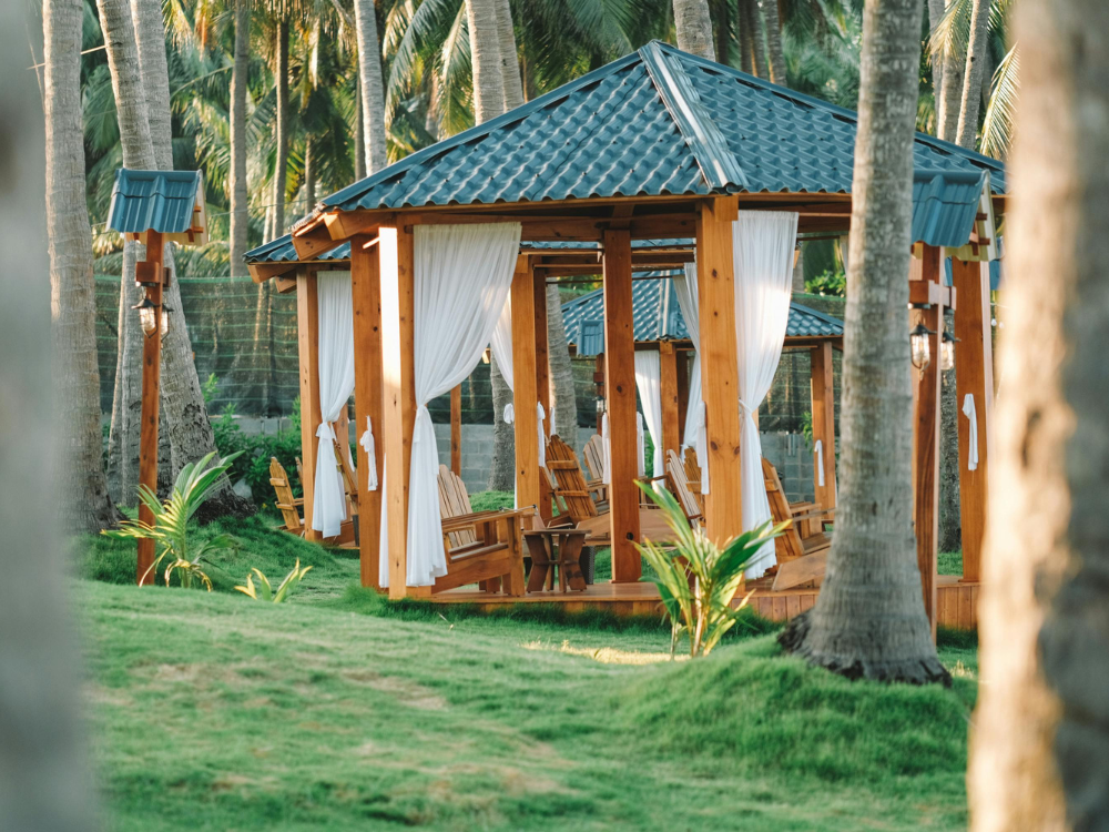 Gazebos & canopies
