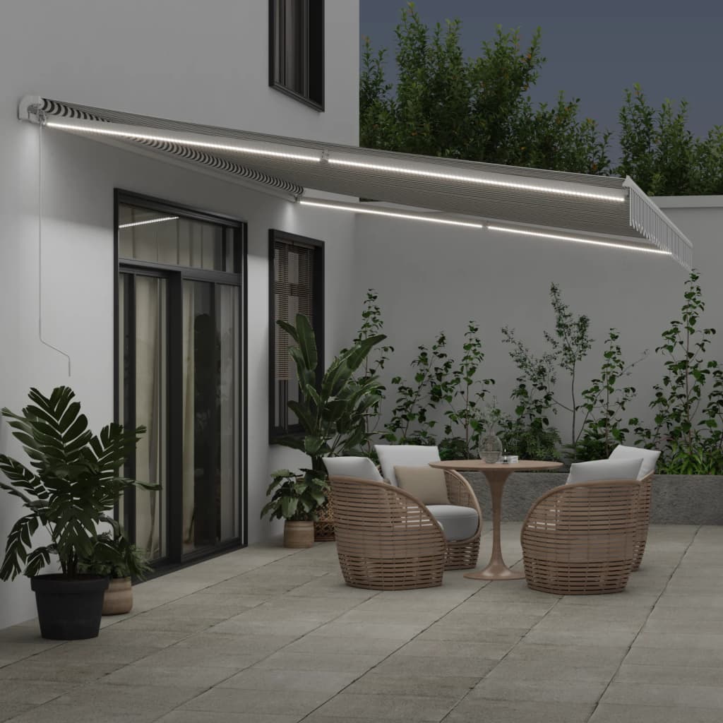 Retractable Awning | Anthracite and white