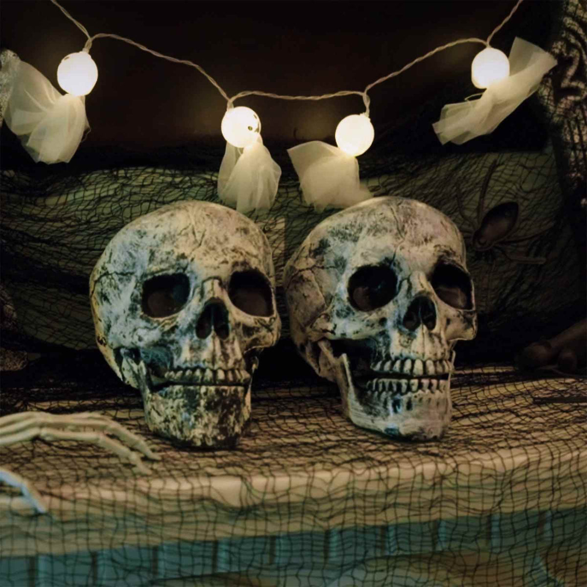 Halloween Skull SPOOKA 2 pcs White 12 x 15 x 17.5 cm Plastic